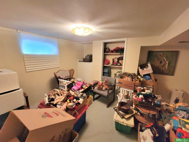 927 S Hutchins Avenue, York, NE 68467