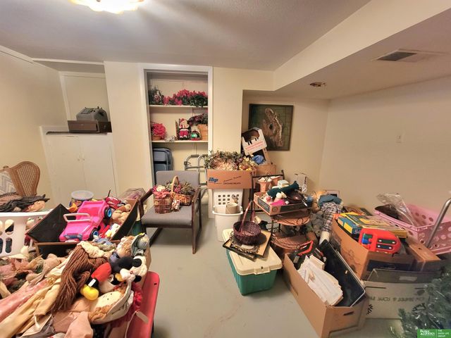 927 S Hutchins Avenue, York, NE 68467