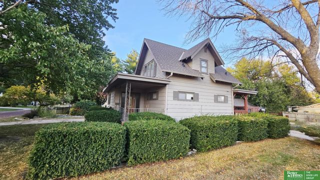 927 S Hutchins Avenue, York, NE 68467