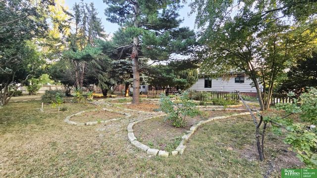 927 S Hutchins Avenue, York, NE 68467