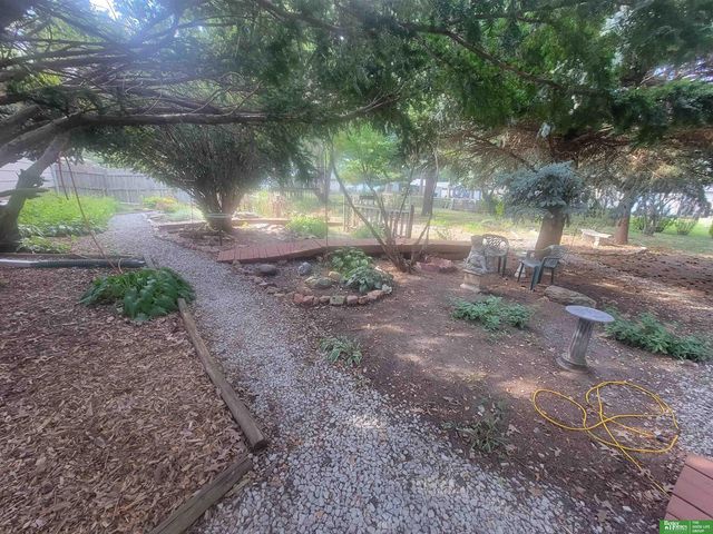 927 S Hutchins Avenue, York, NE 68467