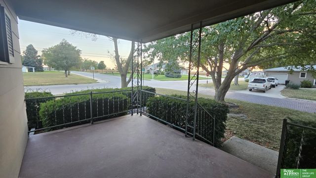 927 S Hutchins Avenue, York, NE 68467