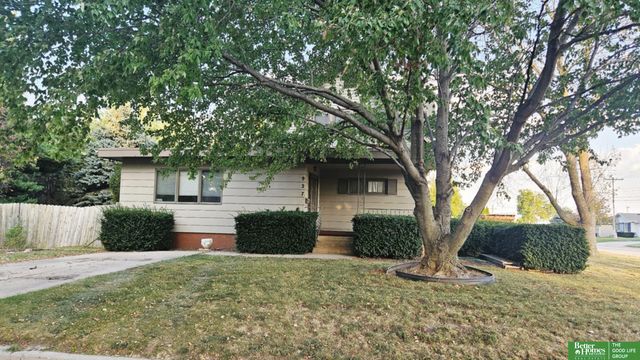 927 S Hutchins Avenue, York, NE 68467