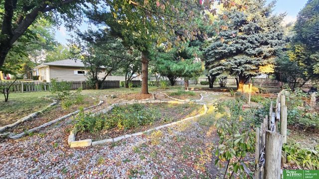 927 S Hutchins Avenue, York, NE 68467