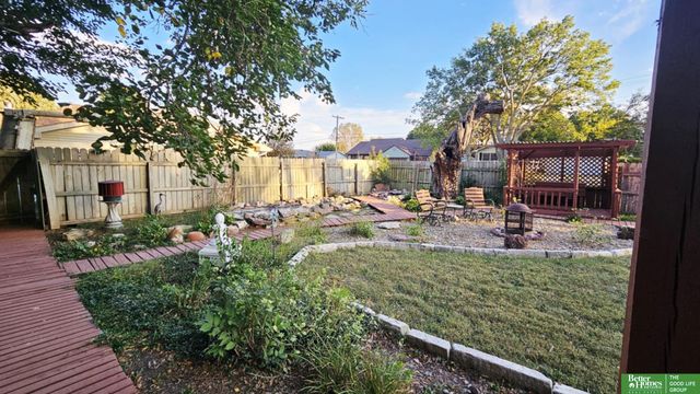 927 S Hutchins Avenue, York, NE 68467