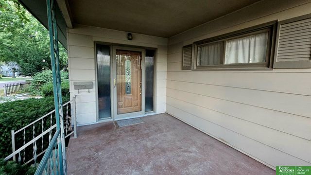 927 S Hutchins Avenue, York, NE 68467