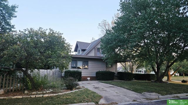 927 S Hutchins Avenue, York, NE 68467