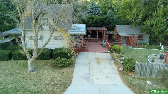 927 S Hutchins Avenue, York, NE 68467