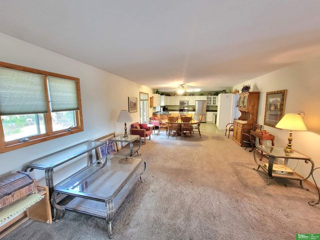 927 S Hutchins Avenue, York, NE 68467