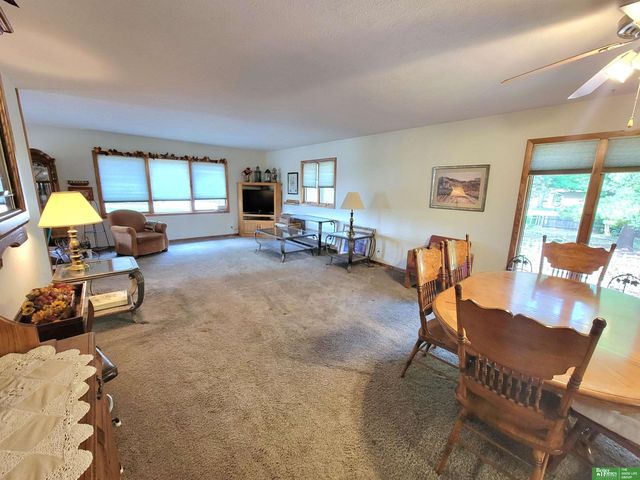 927 S Hutchins Avenue, York, NE 68467