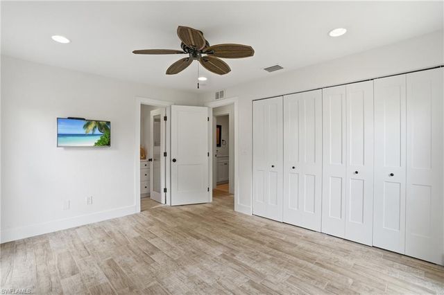 22 Kings RD A19, Naples, FL 34112