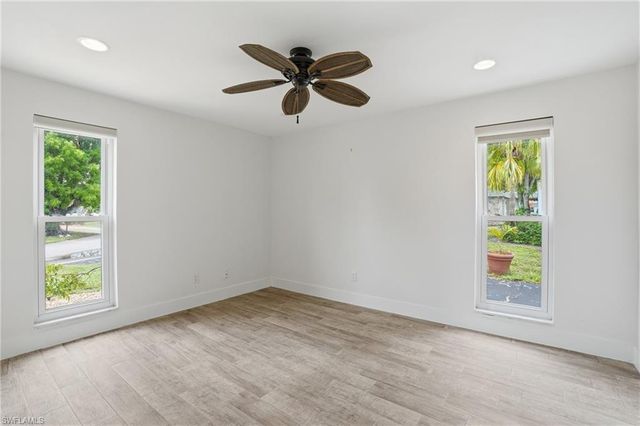 22 Kings RD A19, Naples, FL 34112