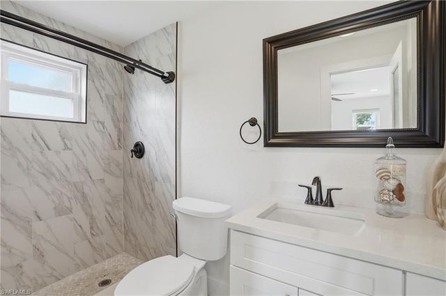 22 Kings RD A19, Naples, FL 34112