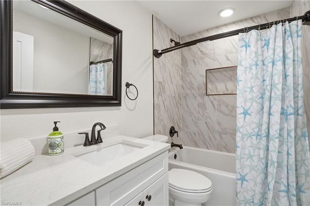 22 Kings RD A19, Naples, FL 34112