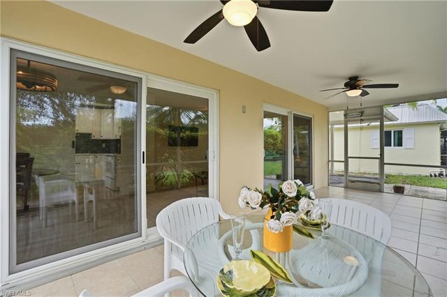 22 Kings RD A19, Naples, FL 34112