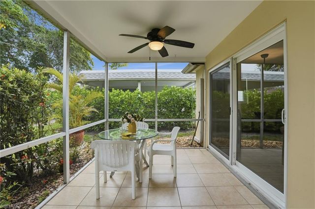 22 Kings RD A19, Naples, FL 34112