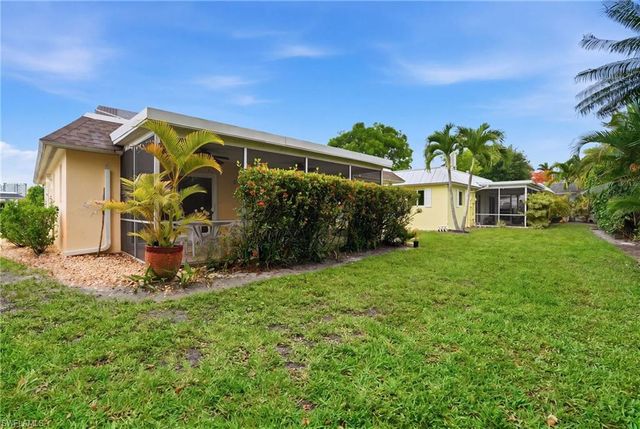 22 Kings RD A19, Naples, FL 34112