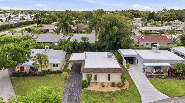 22 Kings RD A19, Naples, FL 34112