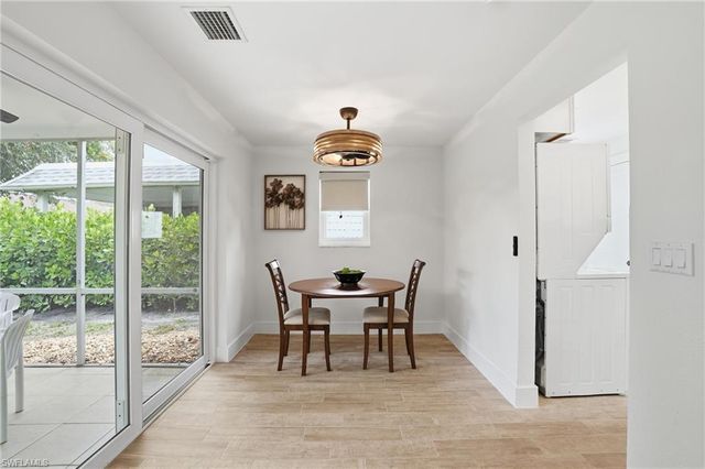 22 Kings RD A19, Naples, FL 34112
