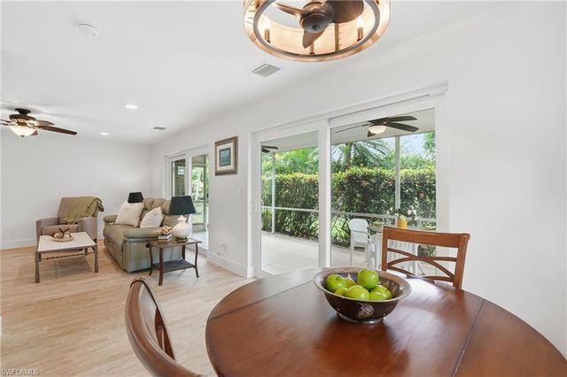 22 Kings RD A19, Naples, FL 34112