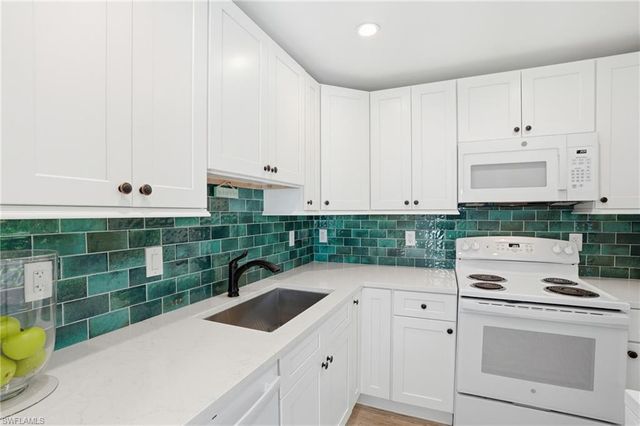 22 Kings RD A19, Naples, FL 34112