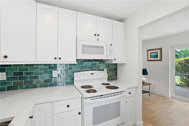 22 Kings RD A19, Naples, FL 34112