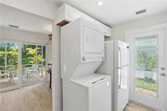 22 Kings RD A19, Naples, FL 34112