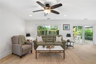 22 Kings RD A19, Naples, FL 34112