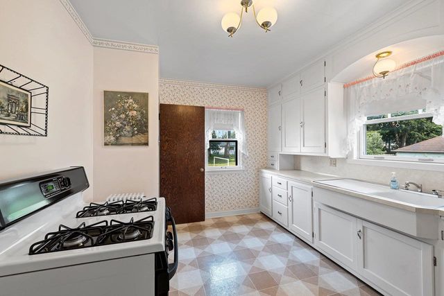 1146 DOUSMAN STREET, Green Bay, WI 54303