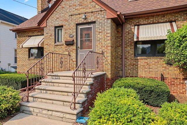 1146 DOUSMAN STREET, Green Bay, WI 54303