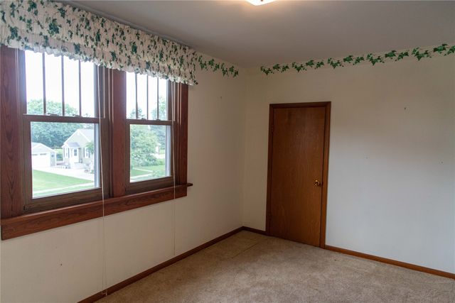 601 E 5th Street, Prairie City, IA 50228