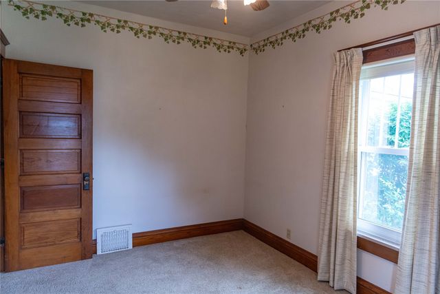 601 E 5th Street, Prairie City, IA 50228