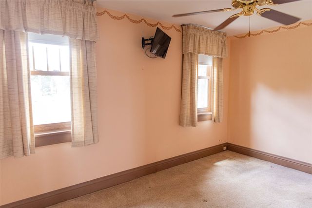 601 E 5th Street, Prairie City, IA 50228