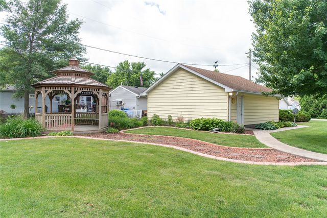 601 E 5th Street, Prairie City, IA 50228