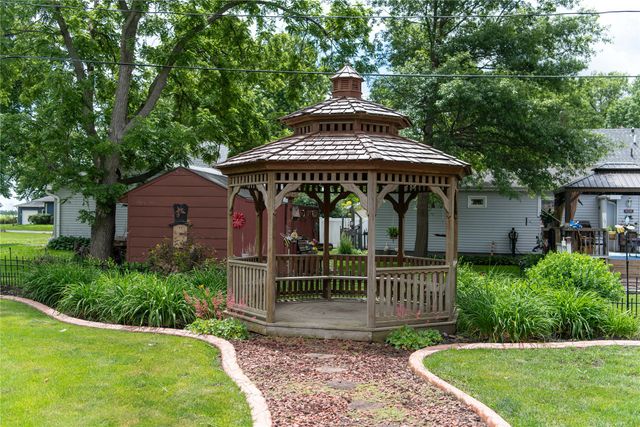 601 E 5th Street, Prairie City, IA 50228