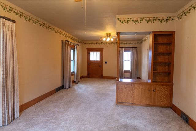 601 E 5th Street, Prairie City, IA 50228