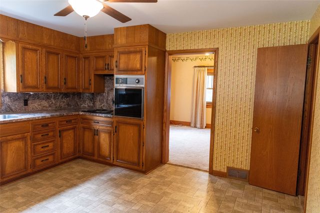 601 E 5th Street, Prairie City, IA 50228