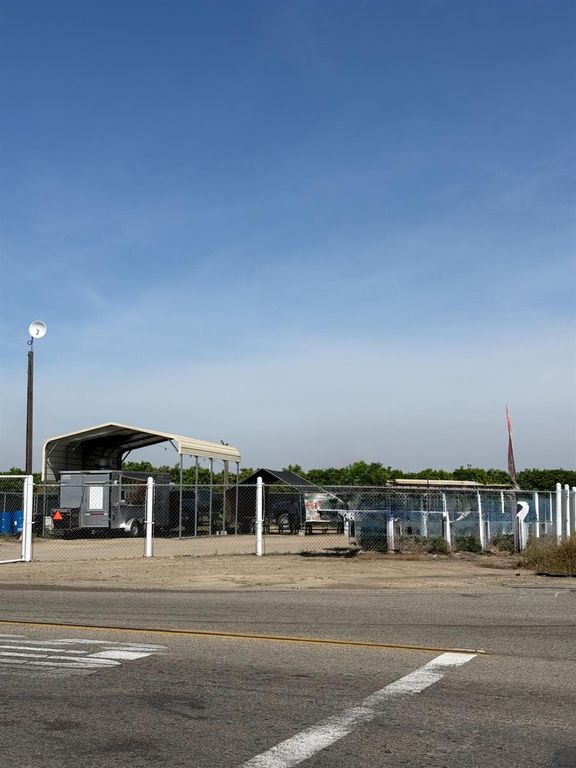 Image 1 of property listing at 2015 N Academy Avenue, Sanger, CA 93657