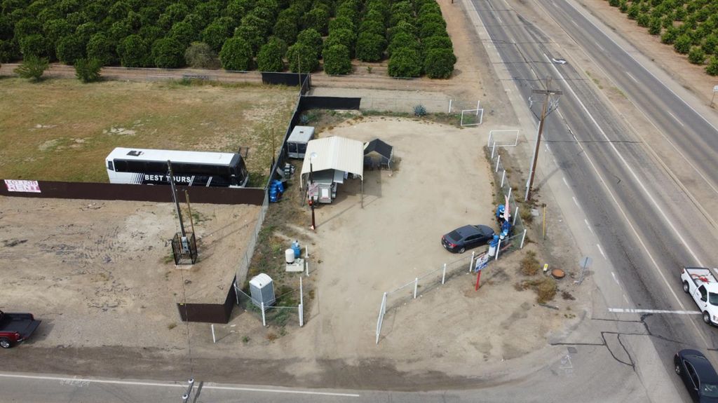 Image 2 of property listing at 2015 N Academy Avenue, Sanger, CA 93657