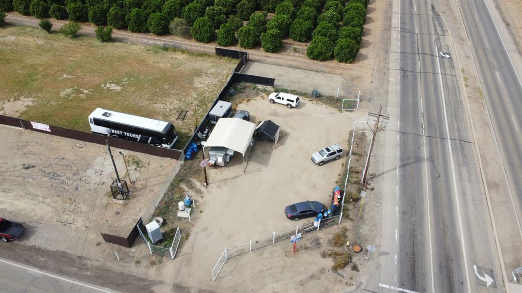 Image 4 of property listing at 2015 N Academy Avenue, Sanger, CA 93657