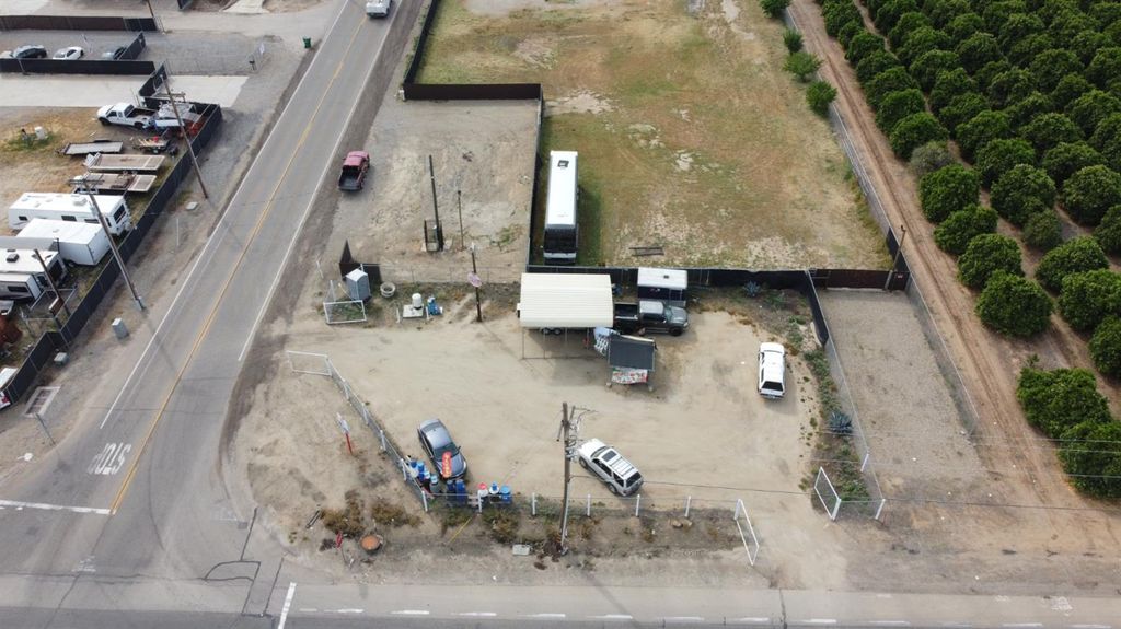 Image 7 of property listing at 2015 N Academy Avenue, Sanger, CA 93657