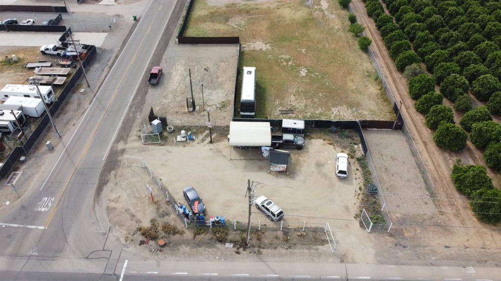 Image 8 of property listing at 2015 N Academy Avenue, Sanger, CA 93657