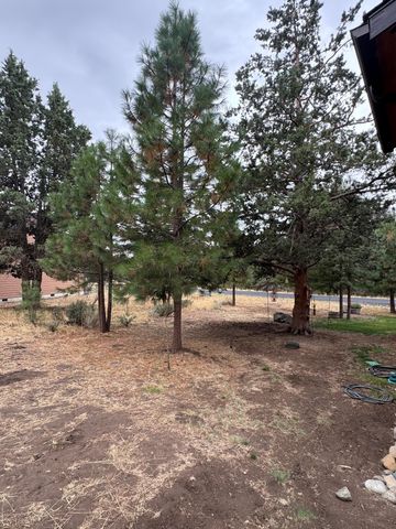 1139 Paper Birch Way, Klamath Falls, OR 97601