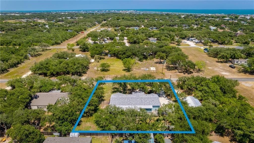 1011 N Racine St, Rockport, TX 78382 — photo 2