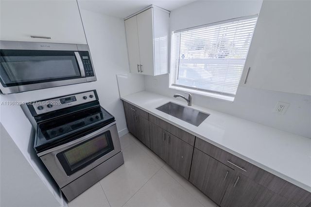 1890 NW 35th St 6, Miami, FL 33142