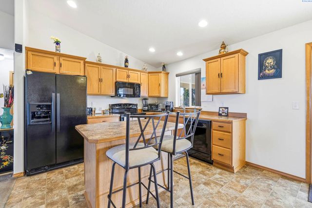 5505 Marbella, Pasco, WA 99301