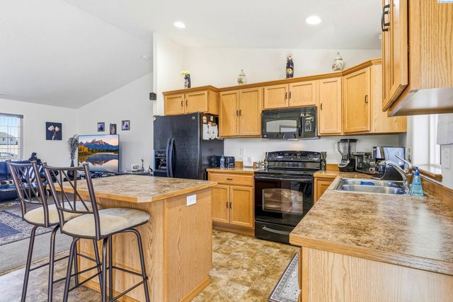 5505 Marbella, Pasco, WA 99301