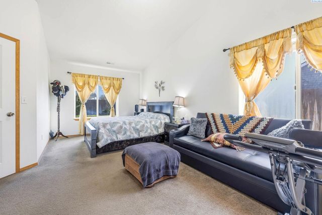 5505 Marbella, Pasco, WA 99301