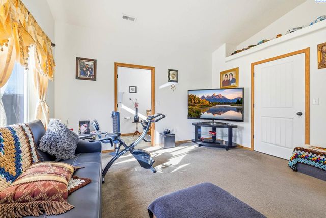 5505 Marbella, Pasco, WA 99301