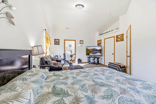 5505 Marbella, Pasco, WA 99301